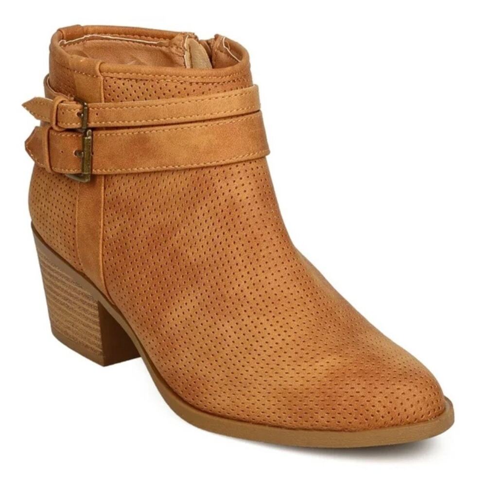 Qupid‎ Tan Perforated Buckle Ankle Booties Women's Size 7